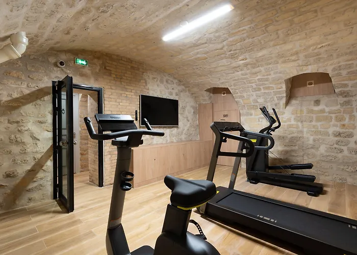 Hotel Au Coeur De Republique Parijs